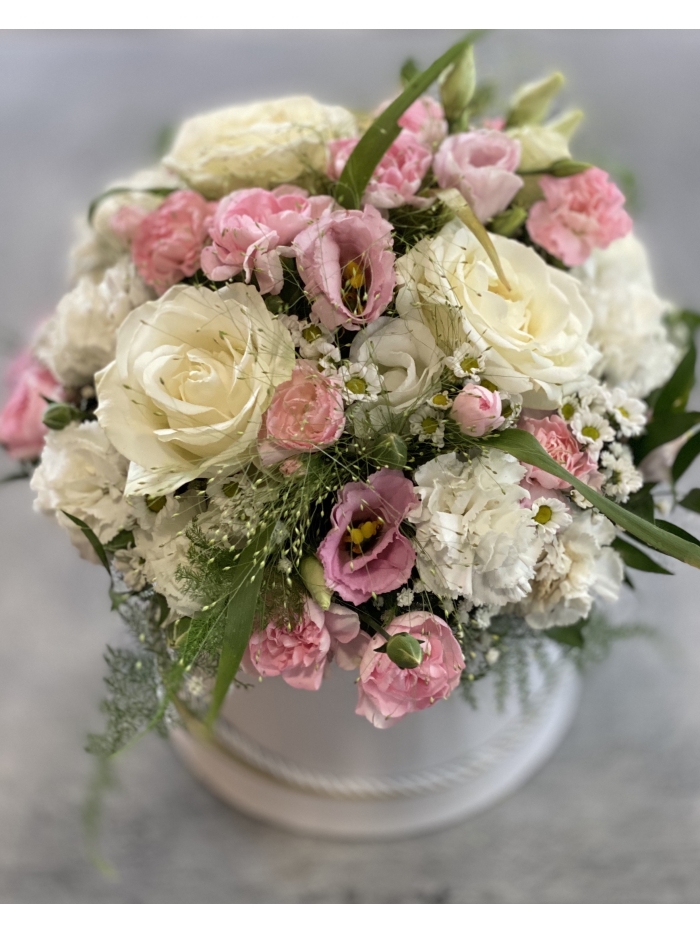 Flower Box okrągły biało-różowy róża, goździk i eustoma